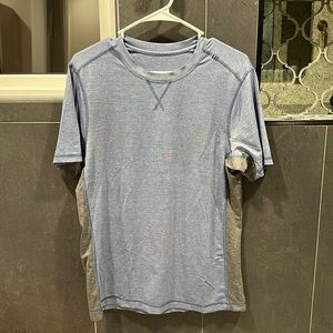 Men’s medium Lululemon workout Tshirt